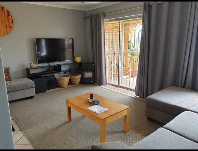 2 BEDROOM APARTMENT FOR SALE IN MOOIKLOOF RIDGE ESTATE